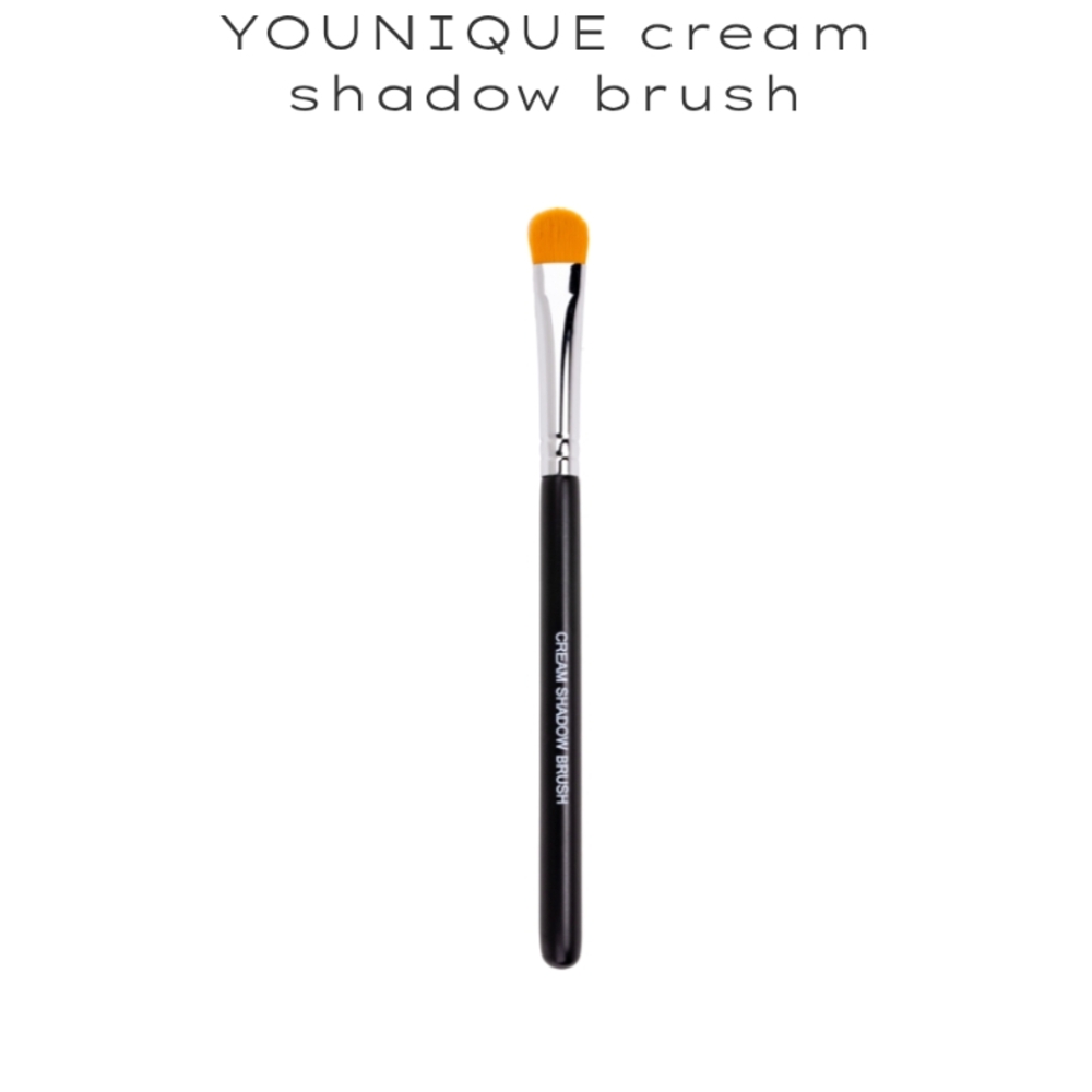 Younique Cream Shadow Brush